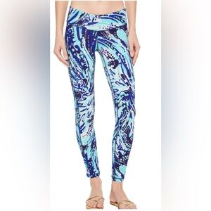 Lilly Pulitzer luxletic weekender leggings in “Crash the Bash” L